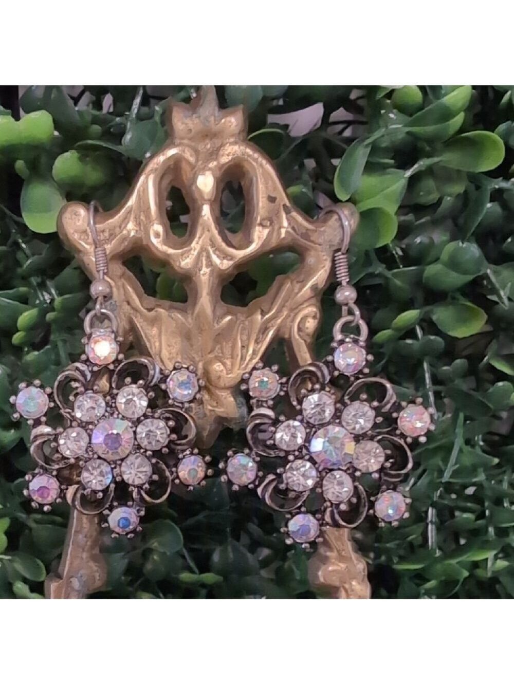 Elegant Snowflakel Crystal Earrings - Picture 2 of 5